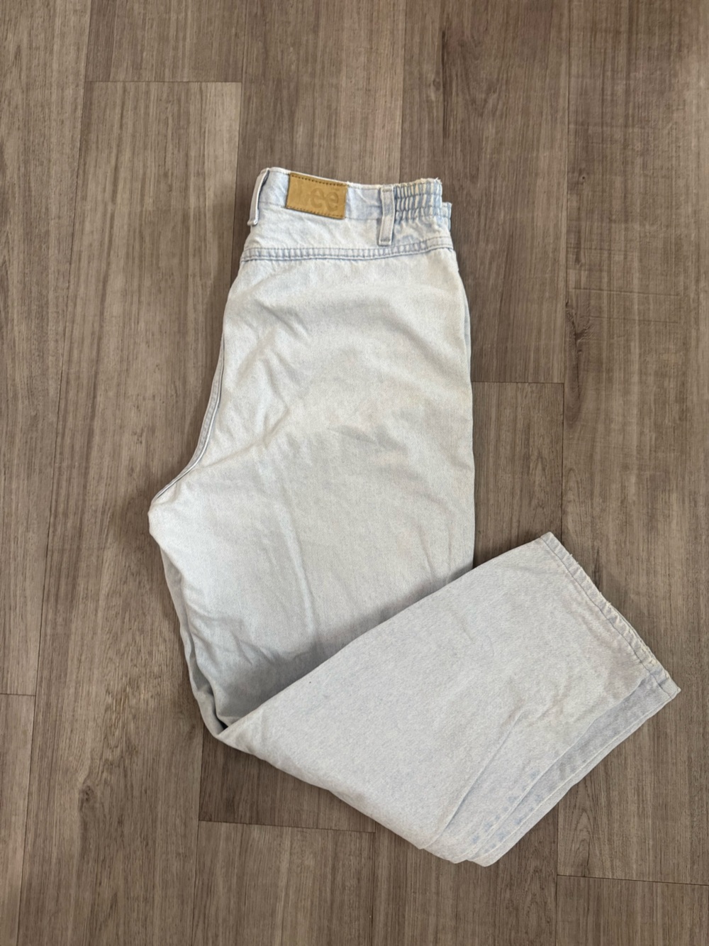 LEE Mom Jean